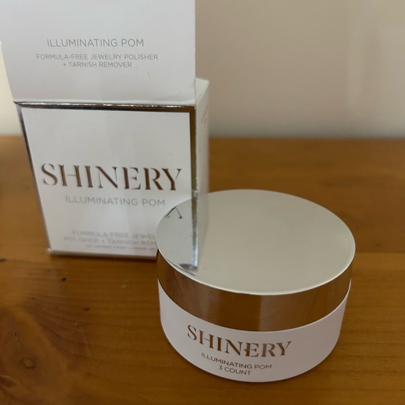 The Shinery Jewelry Radiance Wash and Illuminating Pom. - Picture 12 of 16
